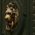 Na detailoch záleží. Ktoré dverové doplnky by vám nemali chýbať