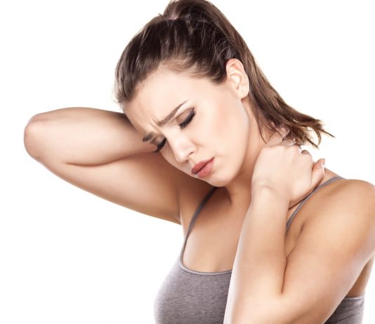 Ako si poradiť so stuhnutým a uboleným krkom