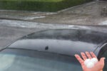 Odstraňovanie preliačin na karosérii auta po krupobití pomocou šetrnej PDR metódy bez lakovania.